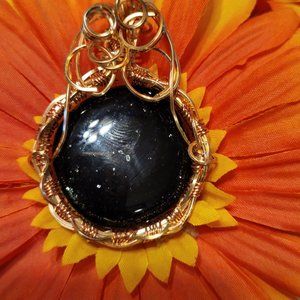 Pendent black with dark sparkles, glass, wire weaved gold, gold chain